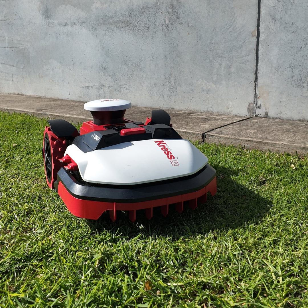 KR174E.1 Kress RTKⁿ 5,000 m² robotic lawn mower with OAS (Obstacle Avoidance System)